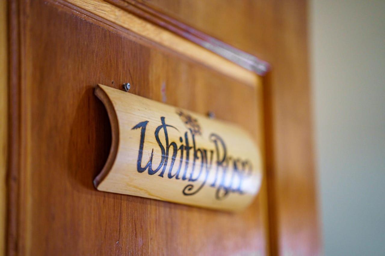 Whiterose Guesthouse Senggigi Eksteriør billede